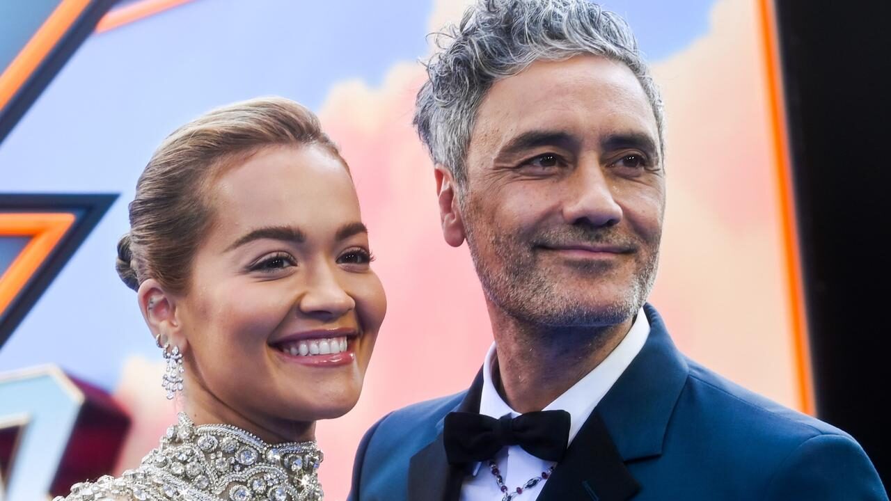 Rita Ora e la rivelazione hot sul marito Taika Waititi: “È un dio del sesso” [VIDEO]