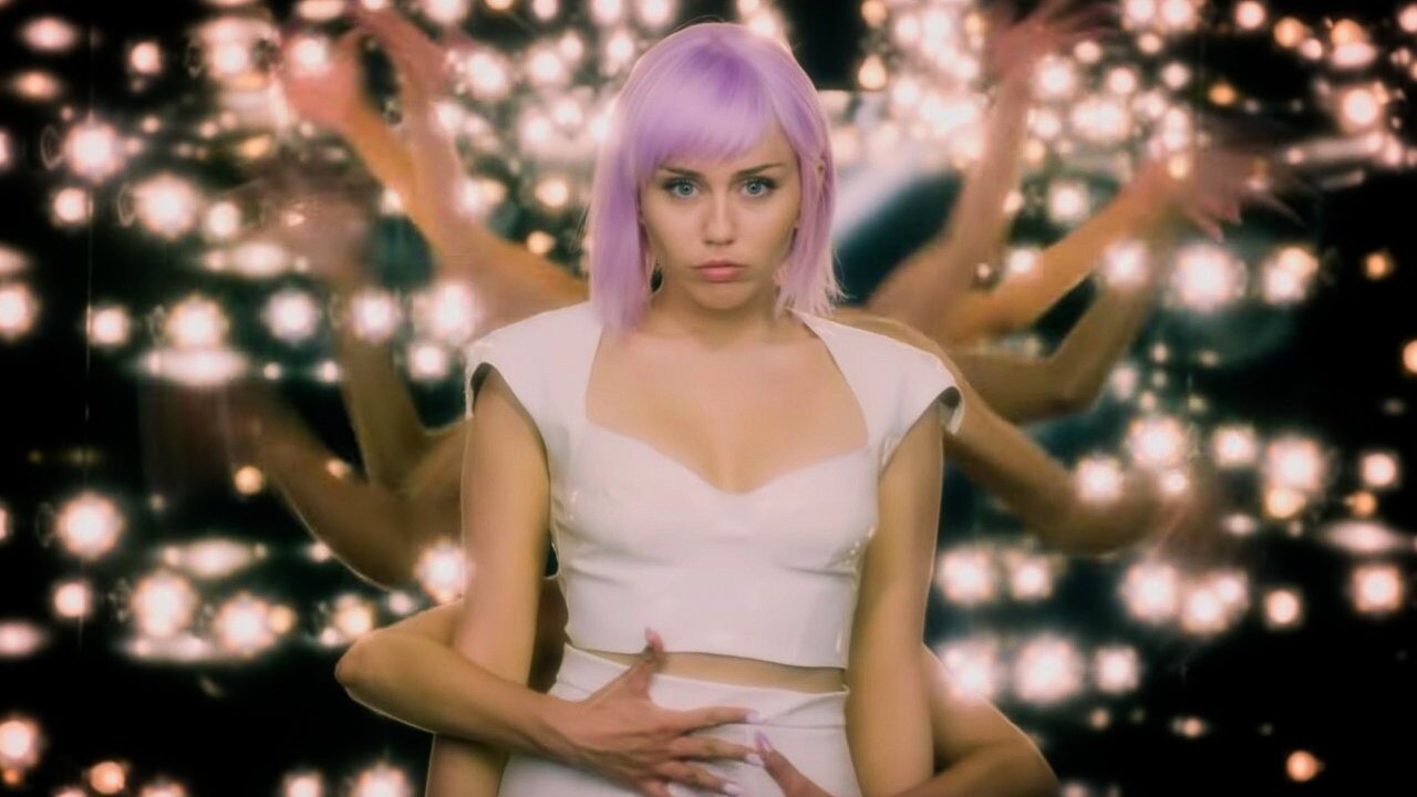 Black Mirror: Miley Cyrus racconta i terribili attacchi di panico derivati dalla serie