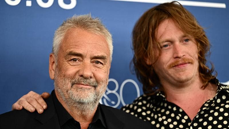 Dogman, Luc Besson elogia Caleb Landry Jones: “Lavorare con lui è stato il paradiso. È umile e dolcissimo”