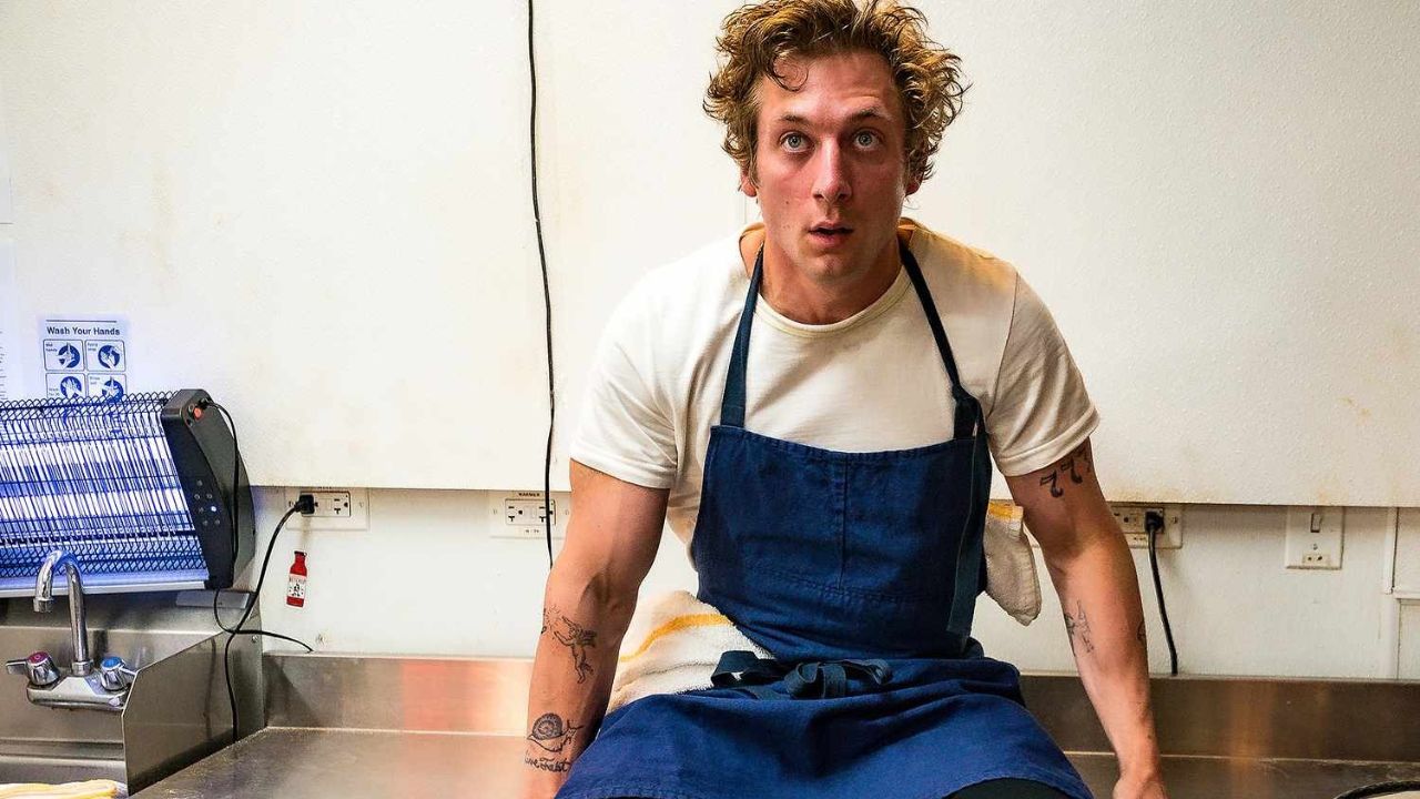 Jeremy Allen White deve sottoporsi all'alcoltest per poter vedere i figli - Cinematographe.it