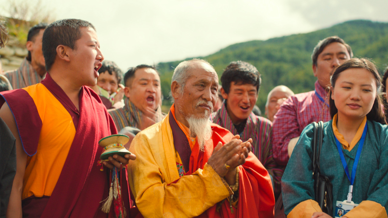 The Monk and The Gun di Pawo Choyning Dorji - Cinematographe.it