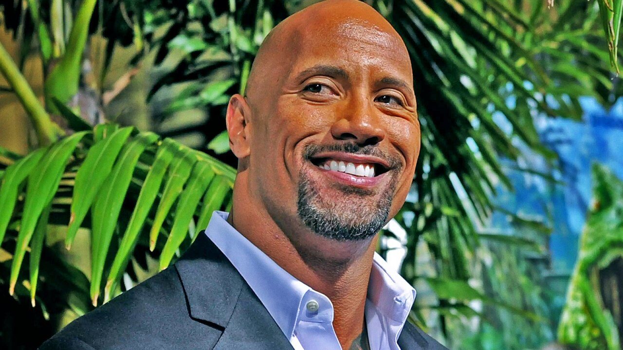 Dwayne Johnson e la deludente statua di cera: tutti i motivi per cui i fan non sono affatto contenti [FOTO]