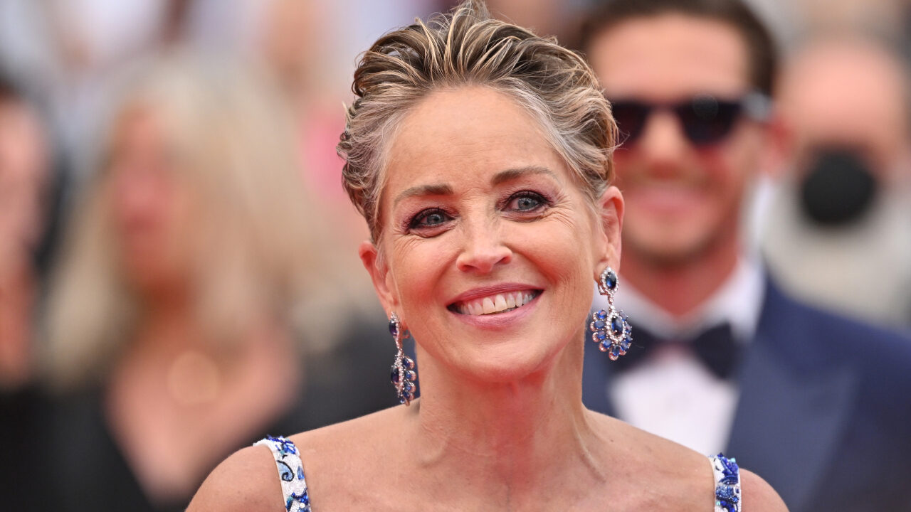 Sharon Stone a sorpresa: “Ho rischiato di morire. Hollywood mi ha voltato le spalle”