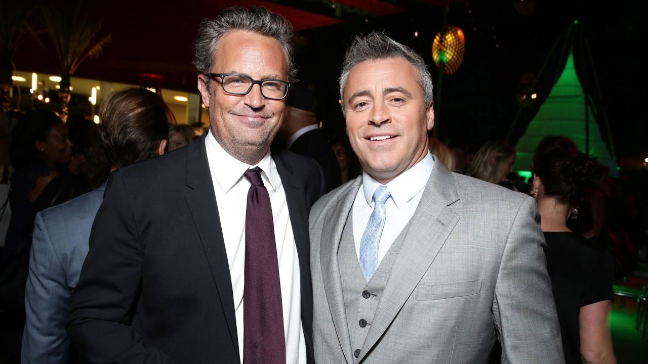 Friends, Matt LeBlanc è il primo a ricordare Matthew Perry: “È con il cuore pesante che ti dico addio”