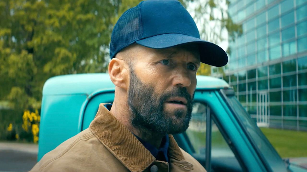 The Beekeeper: nel nuovo poster Jason Statham è pronto a far fuoco!