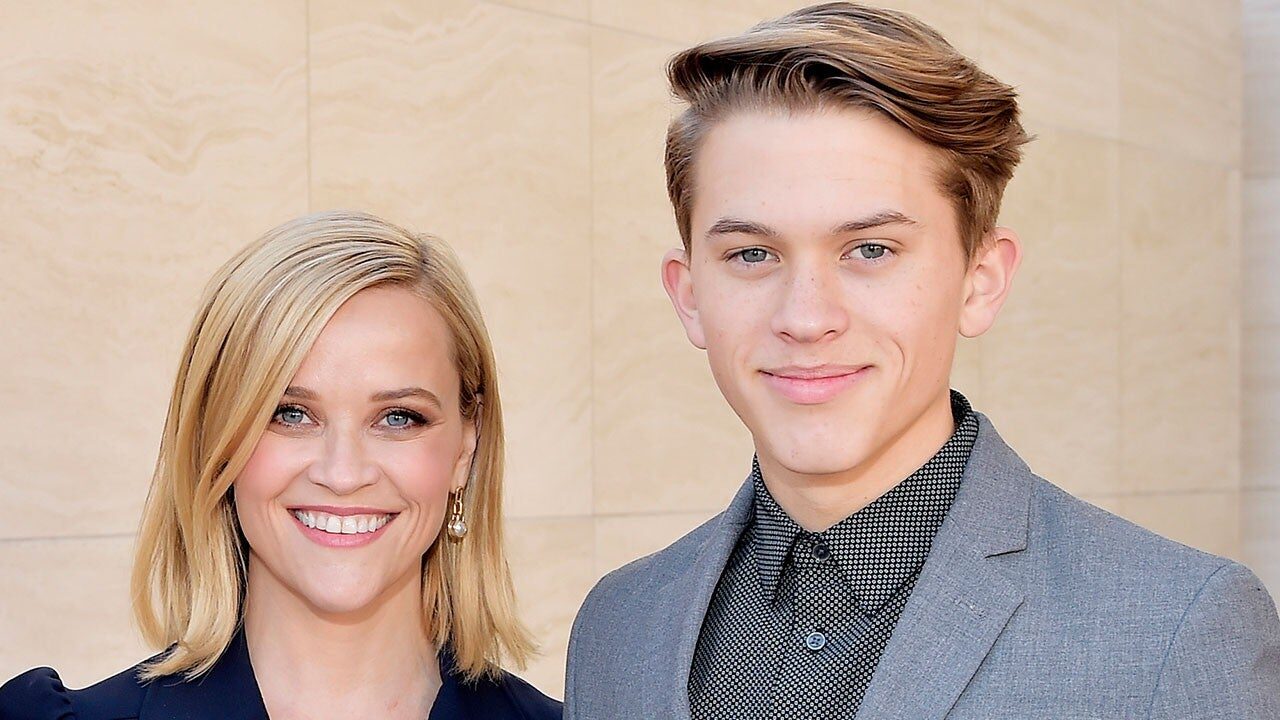 Avete visto dove alloggia a New York il figlio di Reese Witherspoon? Alla faccia della casa universitaria! [VIDEO]