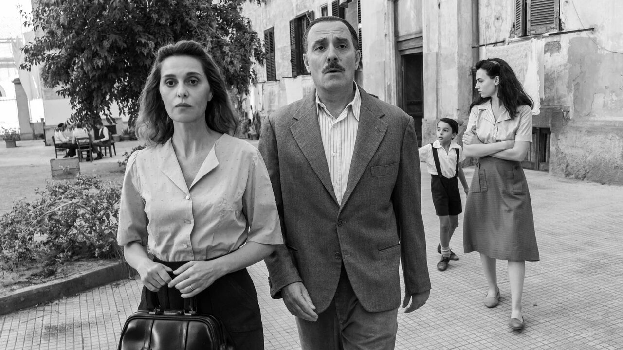 Paola Cortellesi sulla sua passata relazione sentimentale con Valerio Mastandrea: “è stata questione di logistica”