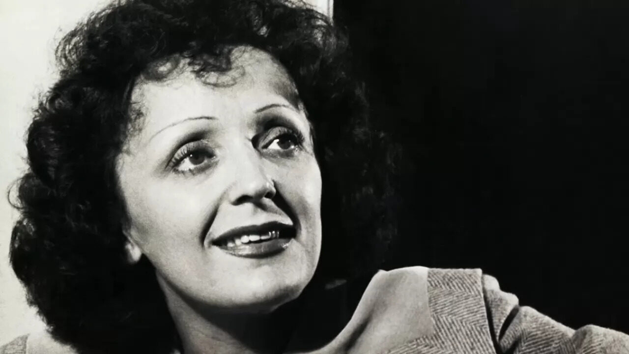Edith Piaf, la celebre cantante francese avrà un biopic: voce e volto saranno ricreati con l’IA!