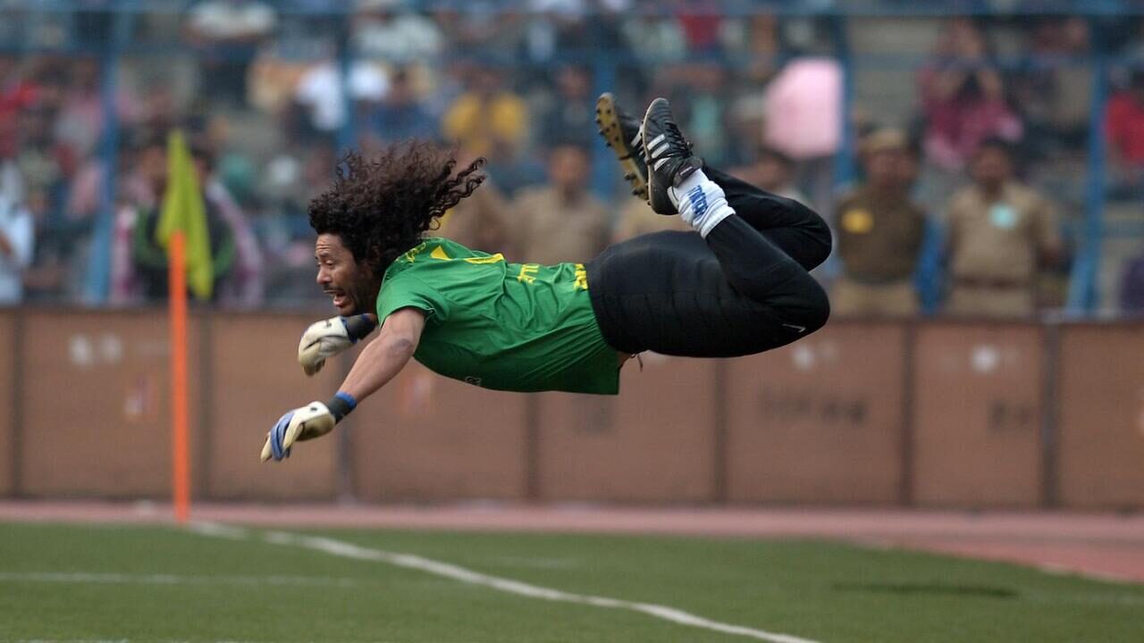 René Higuita – Il colpo dello scorpione: recensione del film Netflix