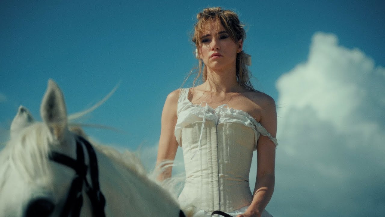 Suki Waterhouse - Cinematographe