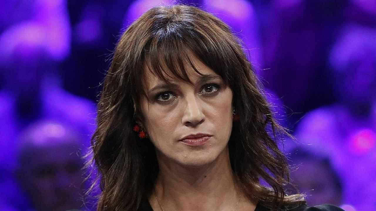 Asia Argento e la drammatica rivelazione tra le lacrime: “È stata una grande vergogna che mi sono portata dentro”