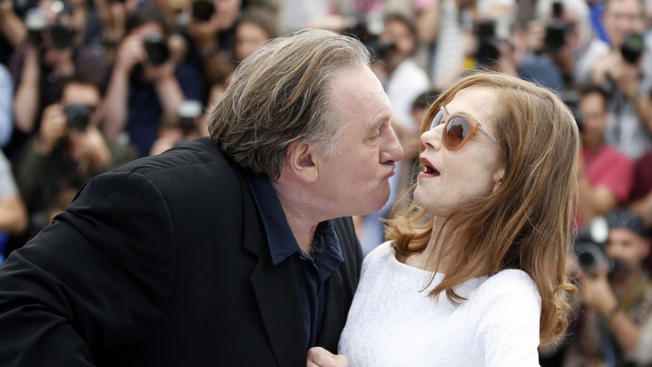 Gérard Depardieu, la lettera di Carla Bruni e altri artisti difende l’attore dopo le accuse di molestie