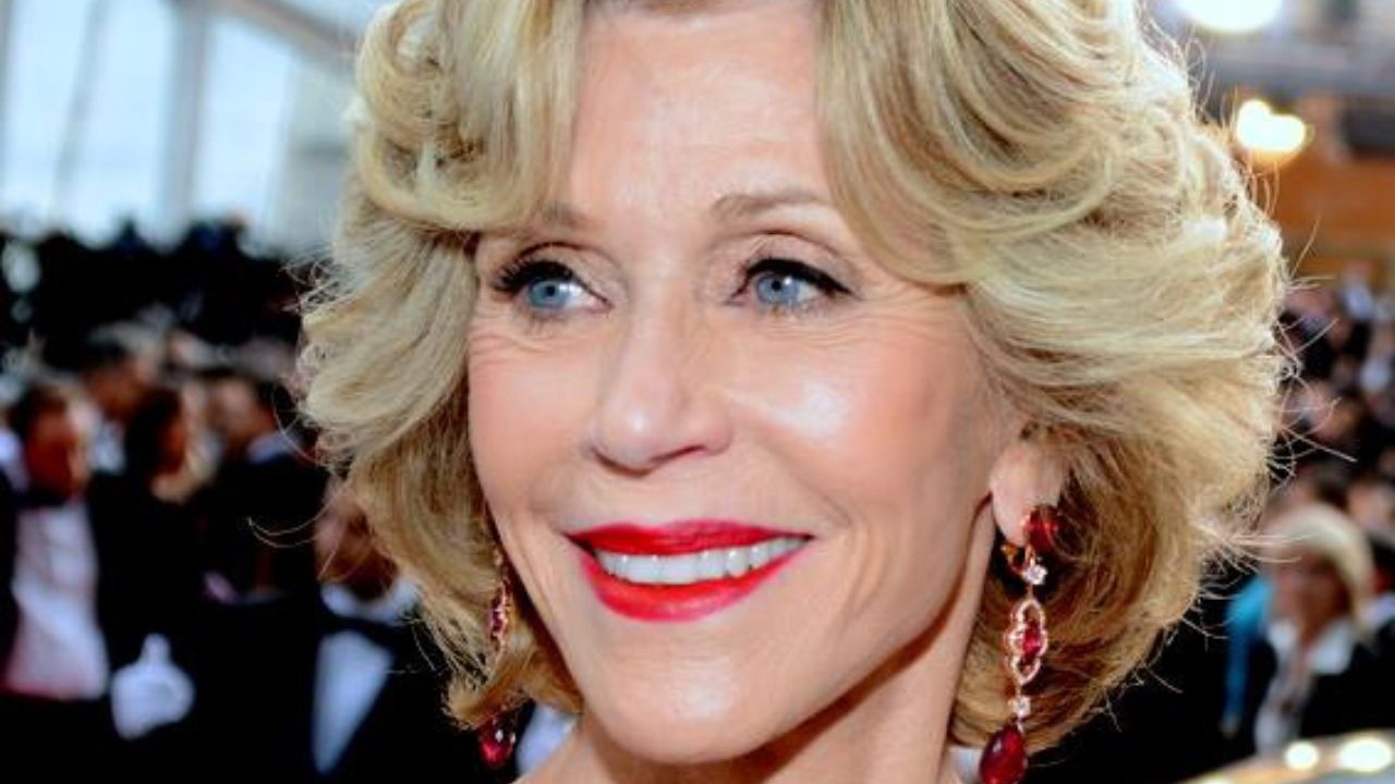 Jane Fonda a 86 anni dice basta sesso: “non mi piace la pelle vecchia, vorrei solo ventenni”