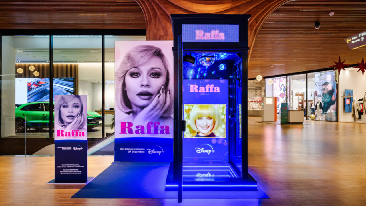 Raffa, le immagini della discoteca in miniatura dedicata a Raffaella Carrà