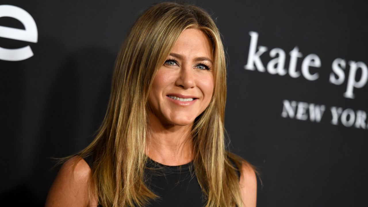 Jennifer Aniston e quel dettaglio ai Golden Globes che rivela la nostalgia per i tempi di Friends [FOTO]