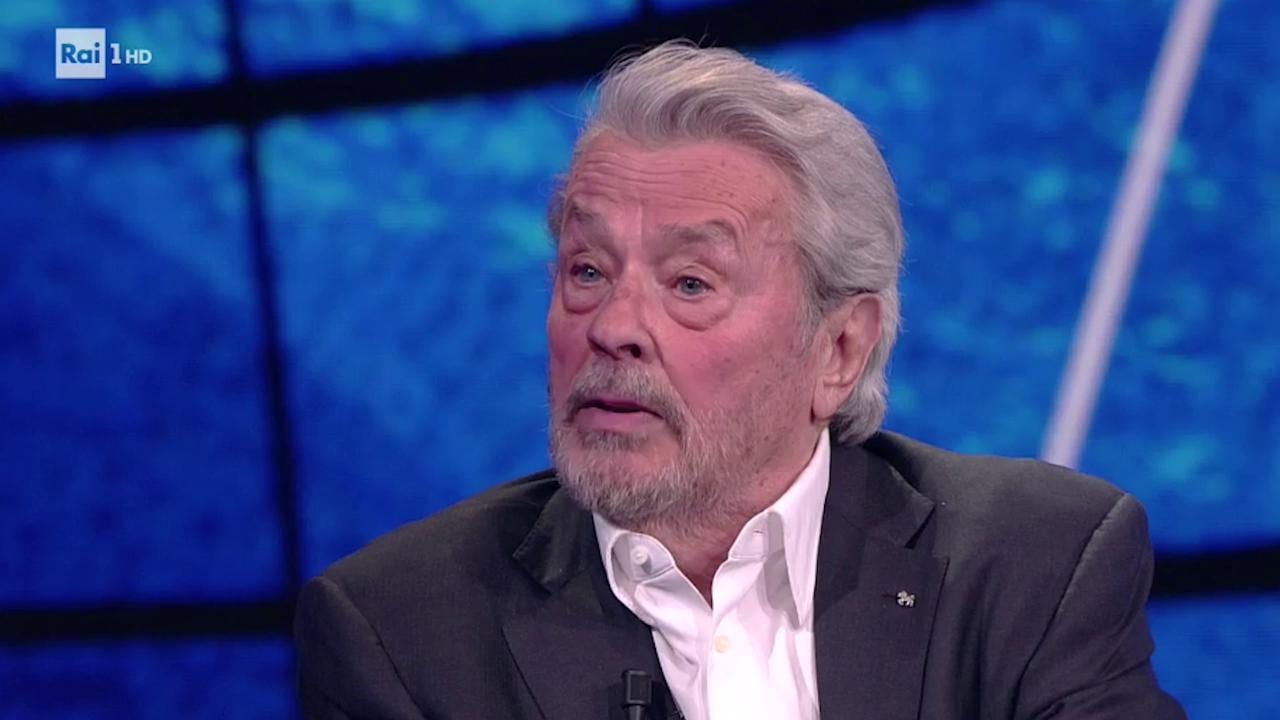 Alain Delon e quella confessione shock che rattrista i fan: “Voglio morire, la vita è finita”