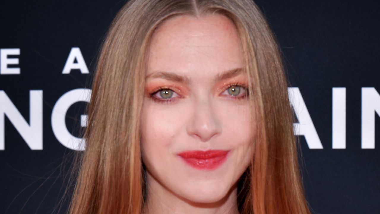 Amanda Seyfried segue gli Emmy 2024 da casa e sfoggia un abito confezionato da sua figlia di soli 6 anni! [FOTO]