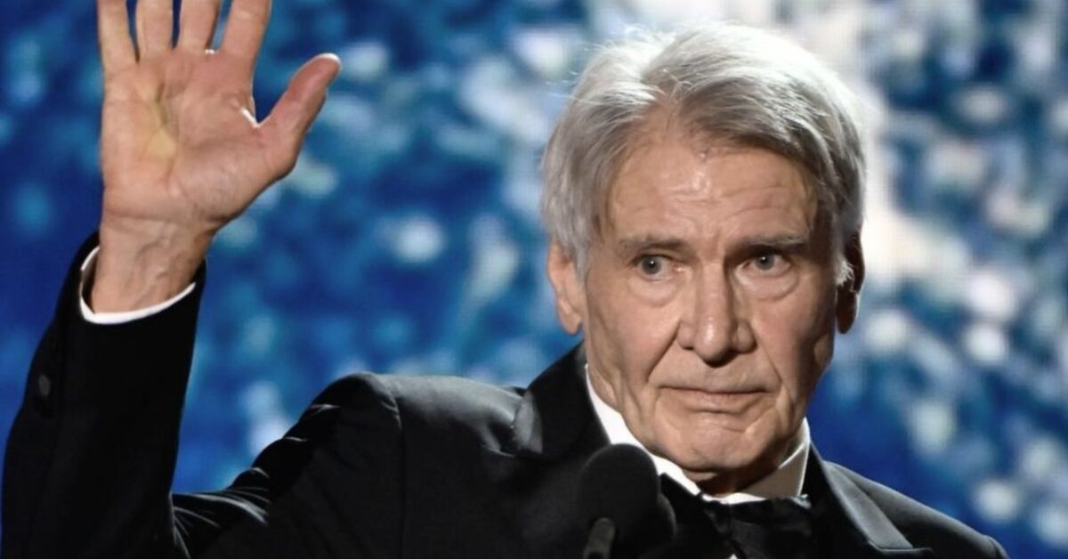 Critics Choice Awards 2024 Harrison Ford in lacrime sul palco