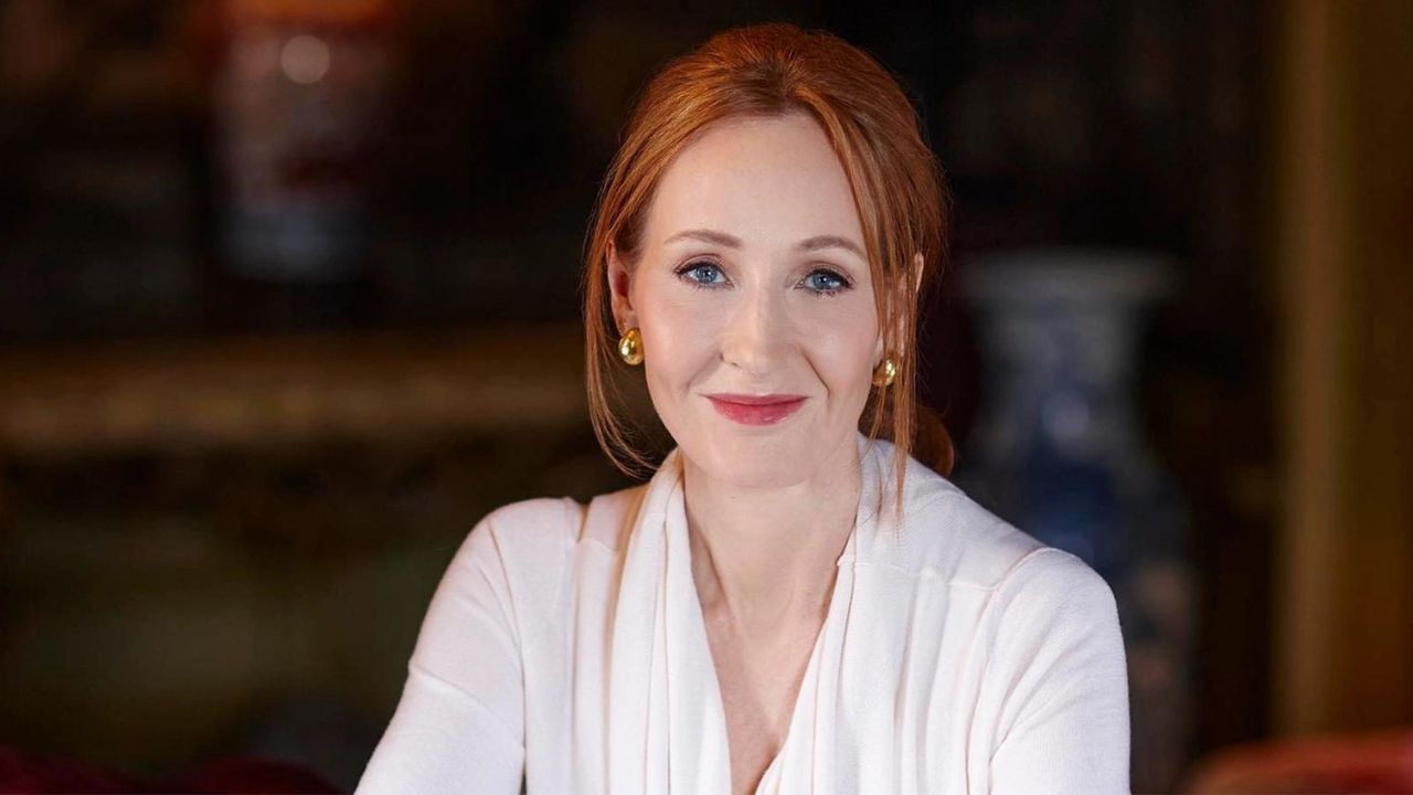 JK Rowling di nuovo nell’occhio del ciclone: donate 70.000 sterline a gruppo anti-trans
