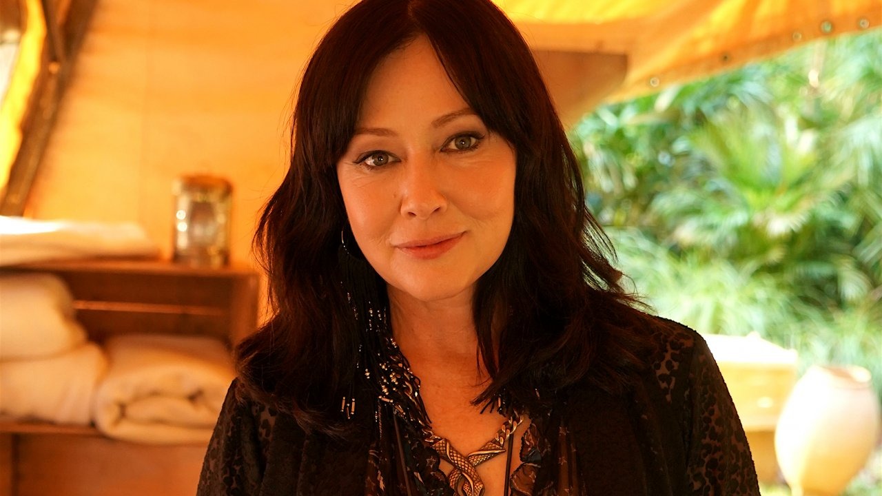 Shannen Doherty chiede la verità per la cacciata da Streghe ad Alyssa Milano - Cinematographe.it