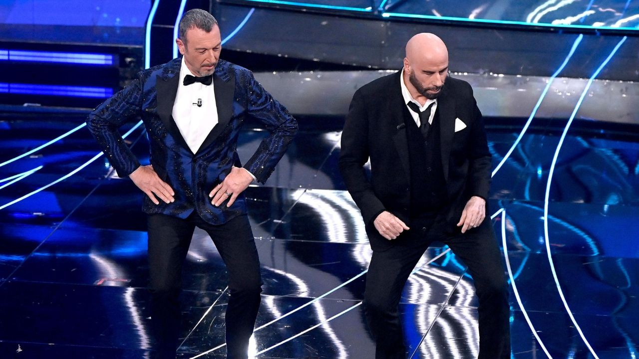 John Travolta, Sanremo e il “caso scarpe”: Codacons presenta un esposto