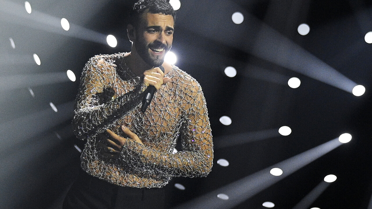 Sanremo 2024, Marco Mengoni e l’omaggio ad Anna Marchesini: “Eccheppalle ‘sto Sanremo!” [VIDEO]