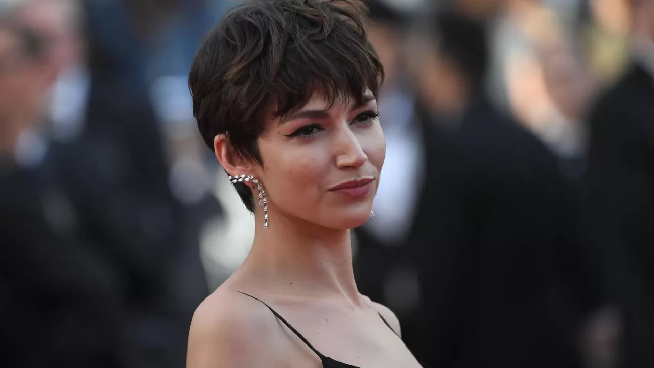 Il Giorno dello Sciacallo: Úrsula Corberó nel cast della serie Sky al fianco di Eddie Redmayne