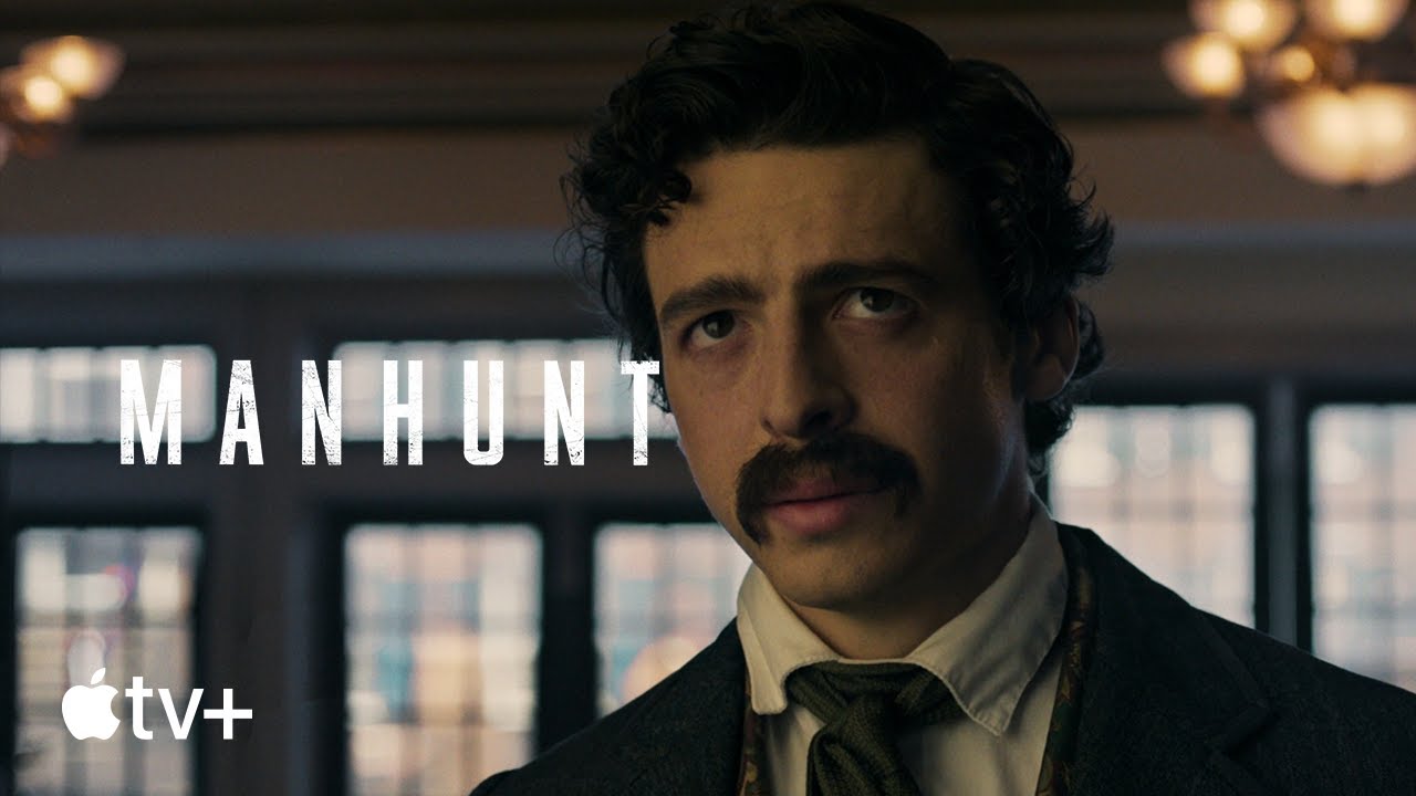 Manhunt, il trailer della serie true crime con Tobias Menzies