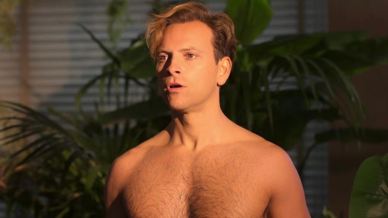 Reazione di Cattelan al video hot inviatogli da Alessandro Borghi - Cinematographe.it