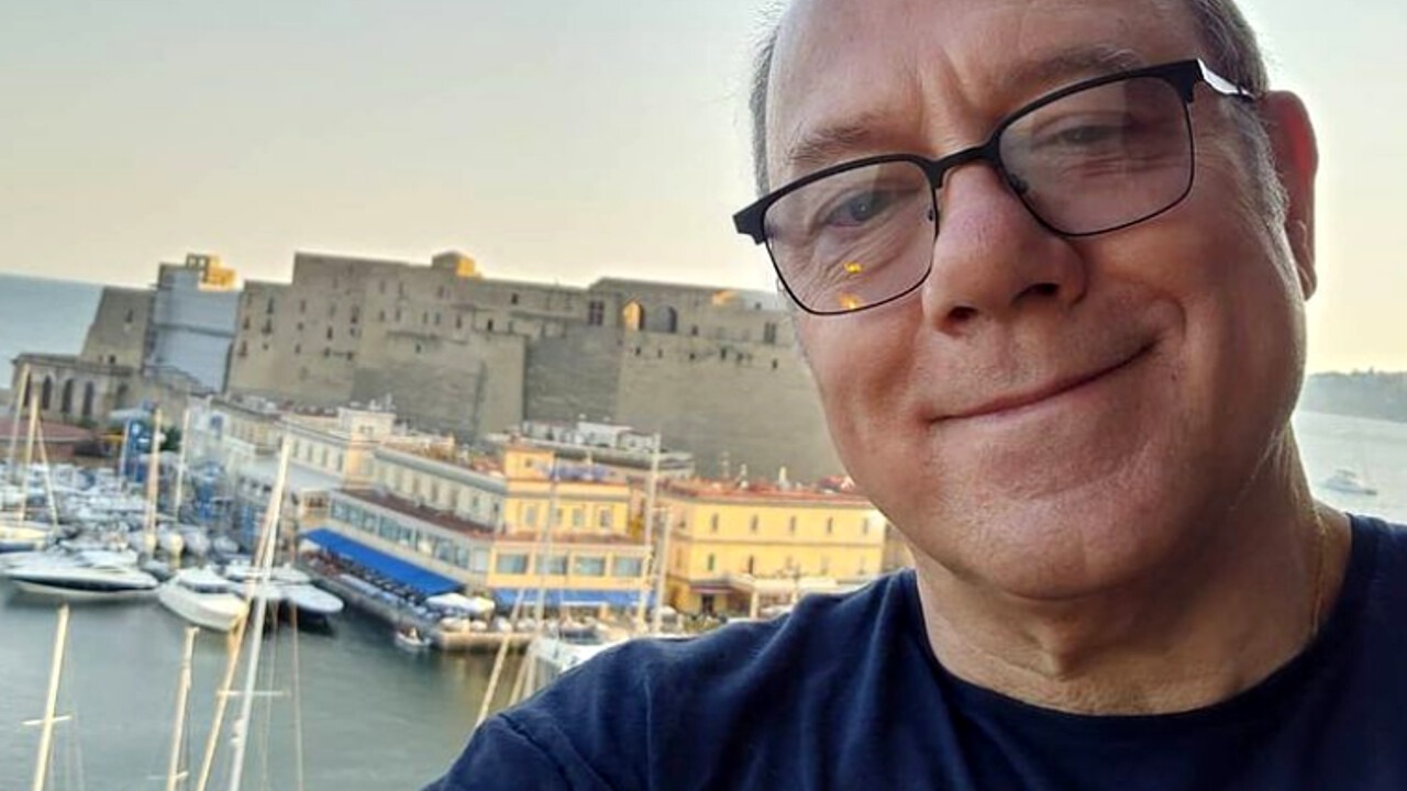 Carlo Verdone e il dolce ricordo della mamma che preparava il risotto a Fellini: “sono un attore grazie a lei”