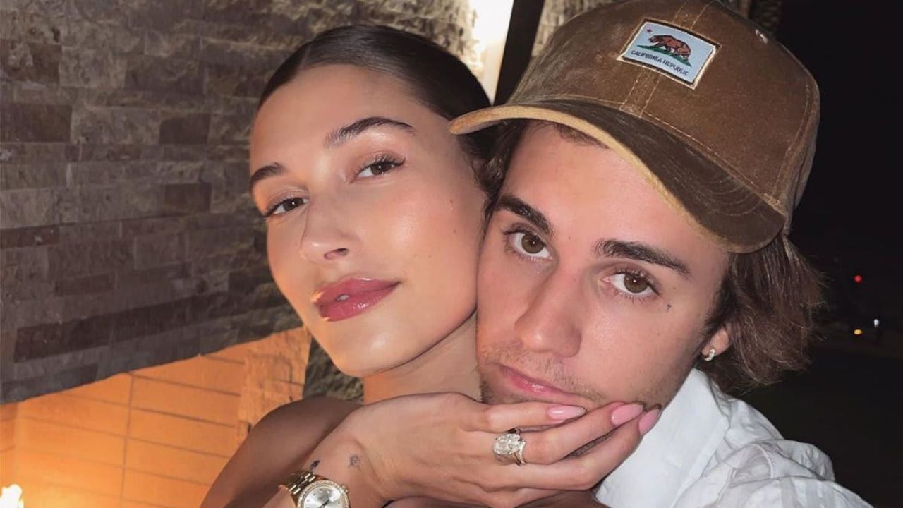 Hailey Bieber commenta le illazioni sul suo rapporto con Justin: “arrivano dalla terra dell’illusione”