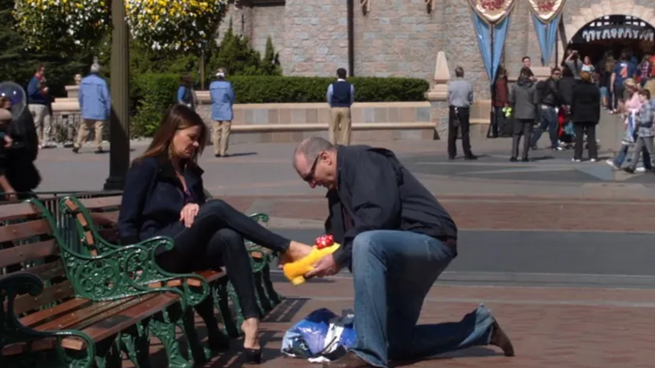 Modern Family: una star del cast insieme a Vanessa Hudgens a Disneyland