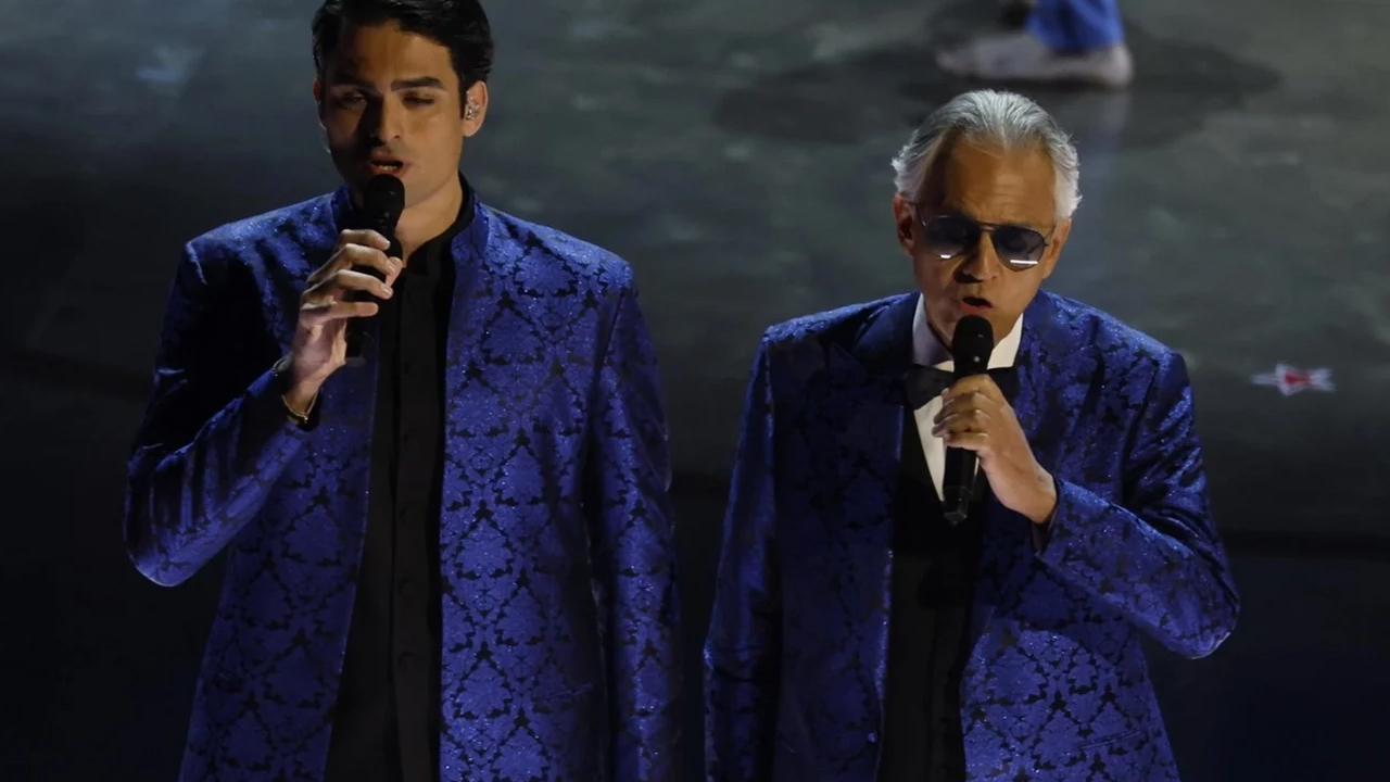 Oscar 2024: Andrea Bocelli e il figlio Matteo cantano Con te partirò per il momento In Memoriam