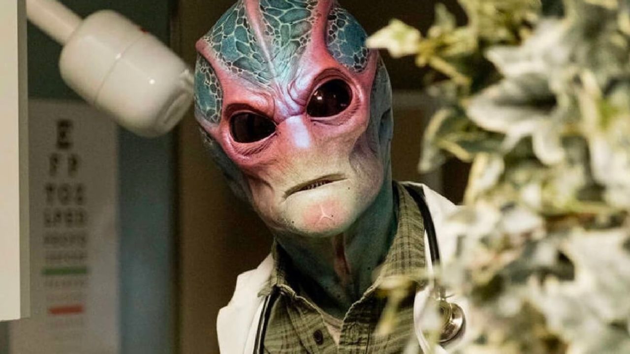 Resident Alien trama trailer cast - Cinematographe.it