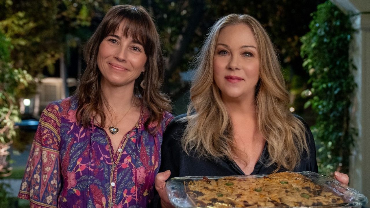 Christina Applegate racconta di aver dovuto indossare dei pannolini per colpa del sapovirus - Cinematographe.it