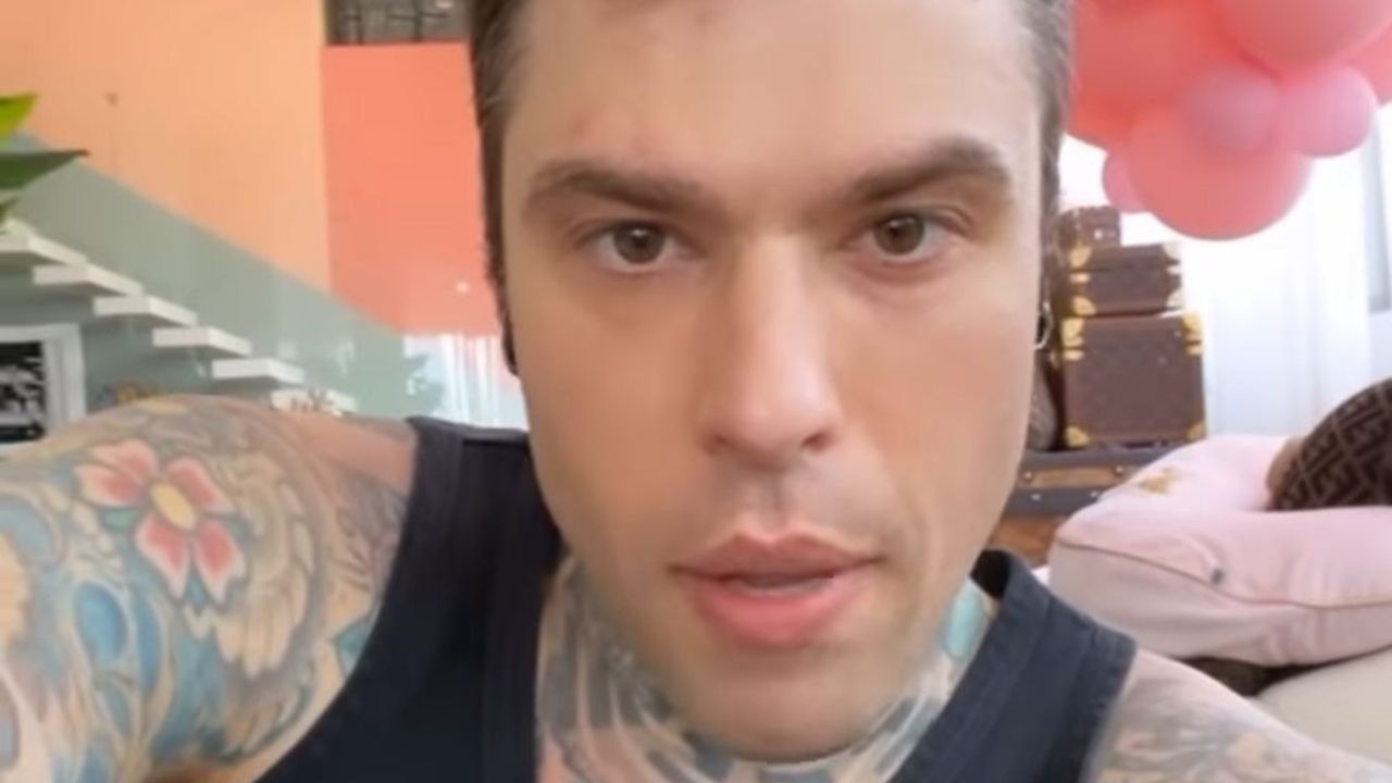 Fedez paparazzato con Giulia Ottorini -Cinematographe.it