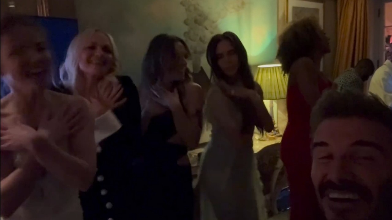 Spice Girls, i festeggiamenti per i 50 di Victoria sono virali!