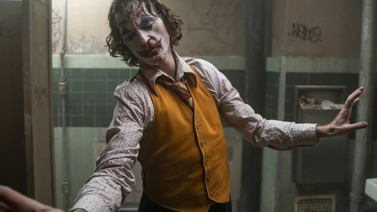 Joaquin Phoenix dona un poster autografato di Joker per Cinema for Gaza
