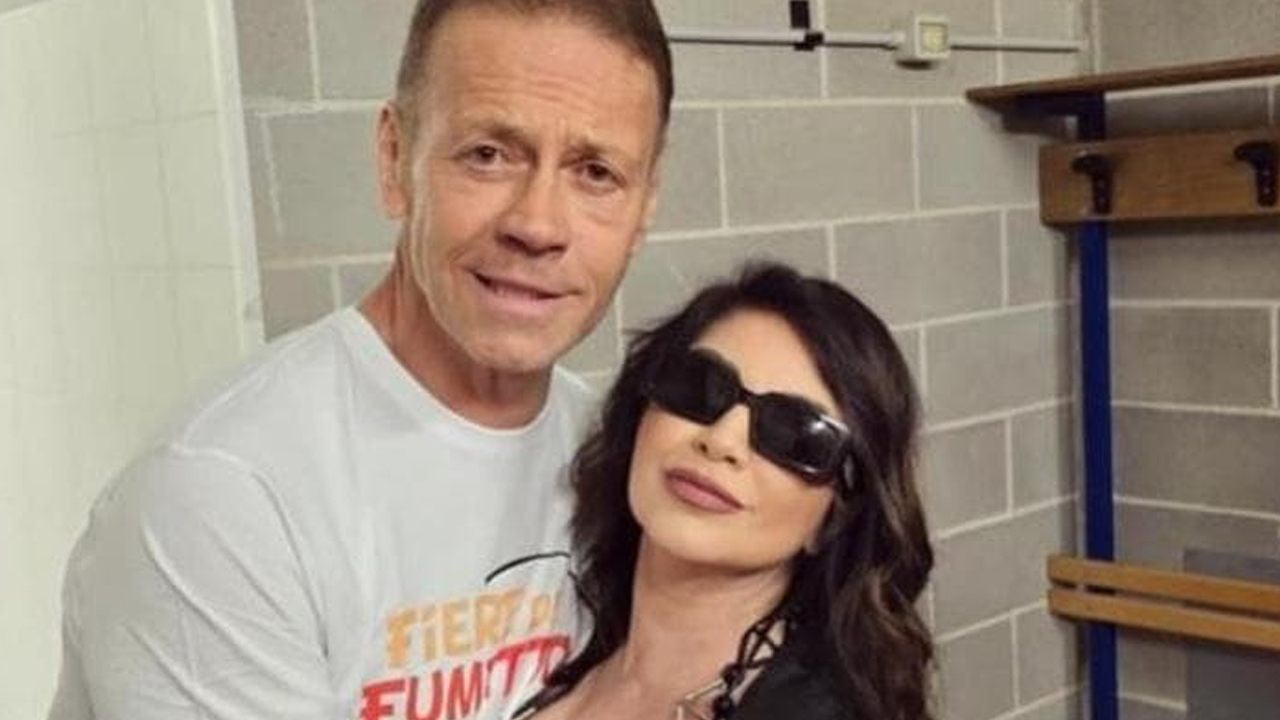 Rocco Siffredi e Cristina D’Avena: lo scatto social accende la fantasia dei fan! Cosa bolle in pentola? [FOTO]