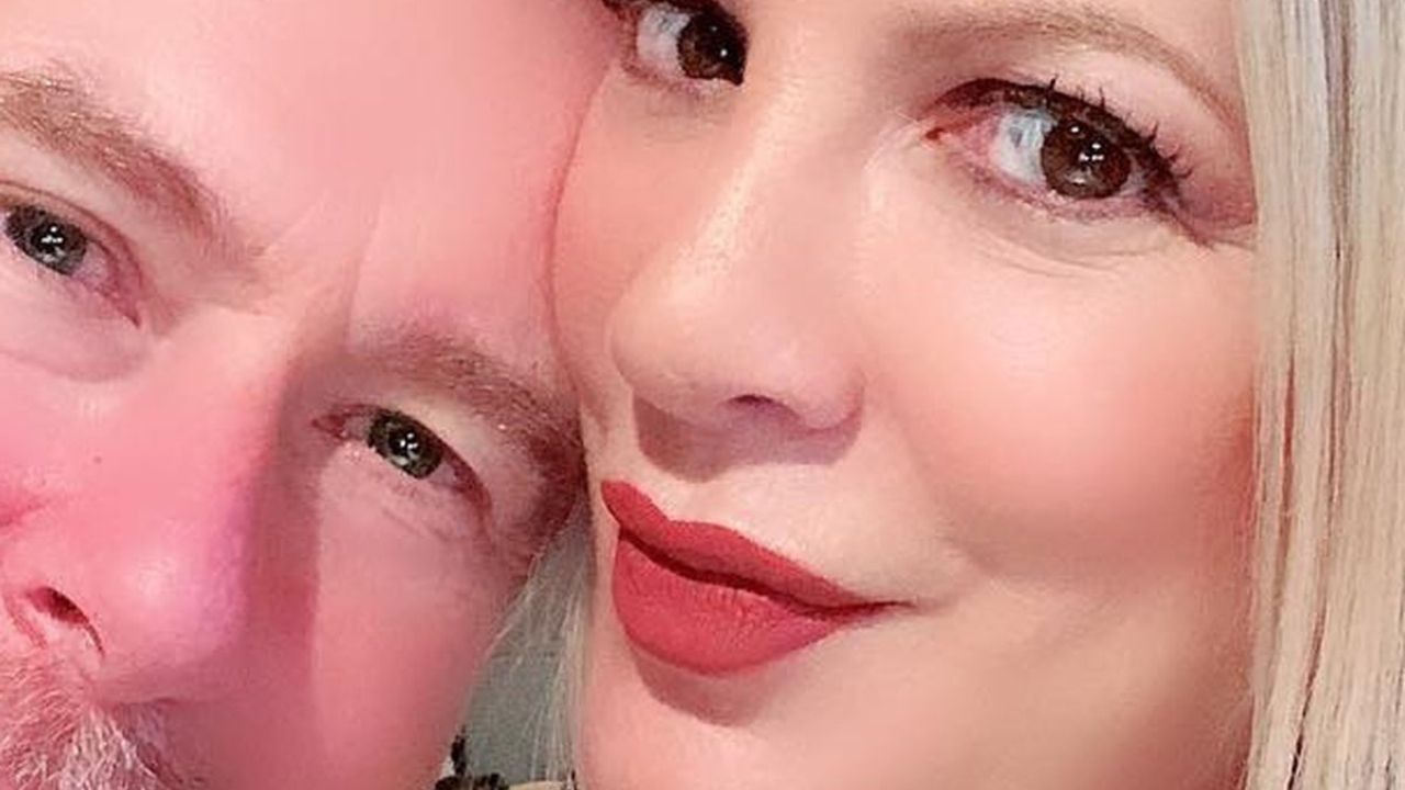 Tori Spelling rivela le cause del divorzio da Dean McDermott: “quando beveva, era dura”