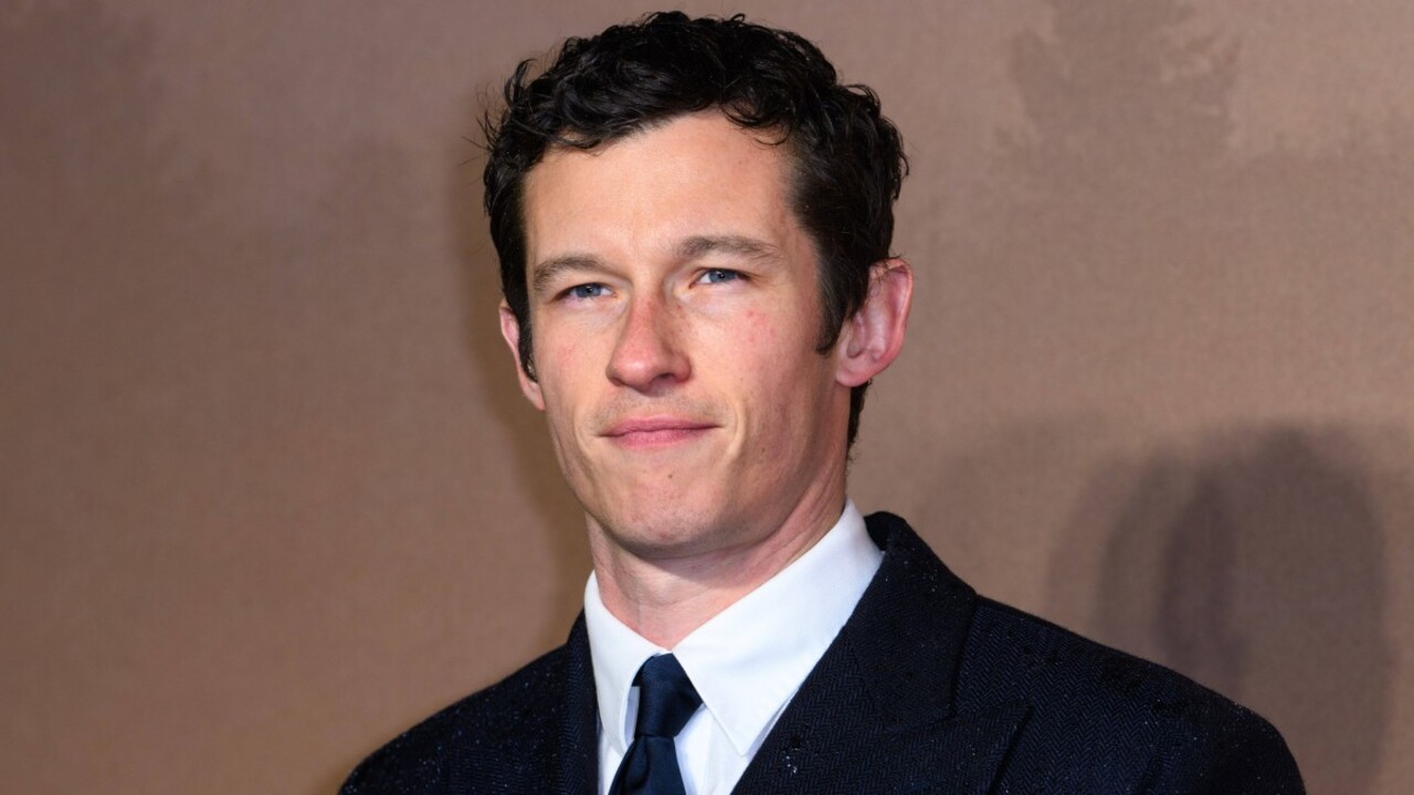 Neuromancer: Callum Turner protagonista della serie tv di Apple TV+ basato sull’omonimo romanzo di William Gibson