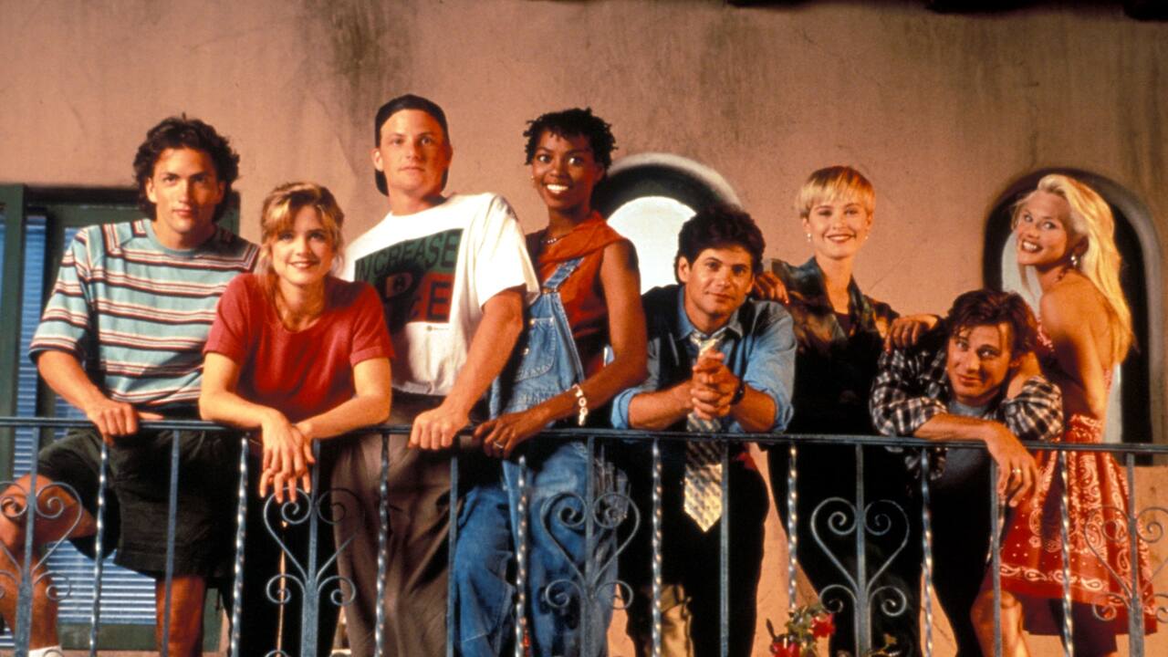 Melrose Place, la serie cult degli anni novanta torna in tv: annunciato il reboot con il cast originale!