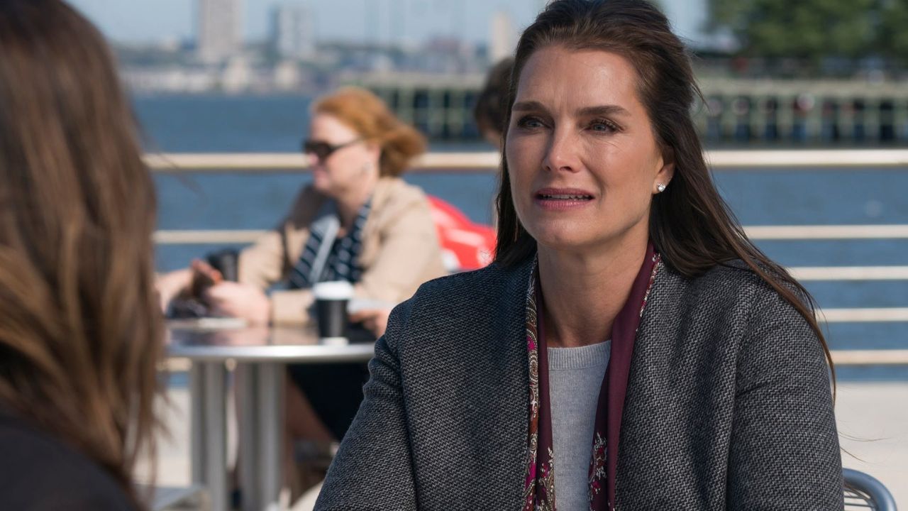 Brooke Shields dorme ancora con le figlie diventate adulte - Cinematographe.it