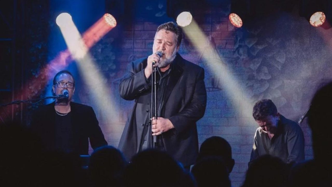 Russell Crowe in Italia per l’esibizione canora più ad alta quota mai realizzata: il concerto (gratuito) con la sua band