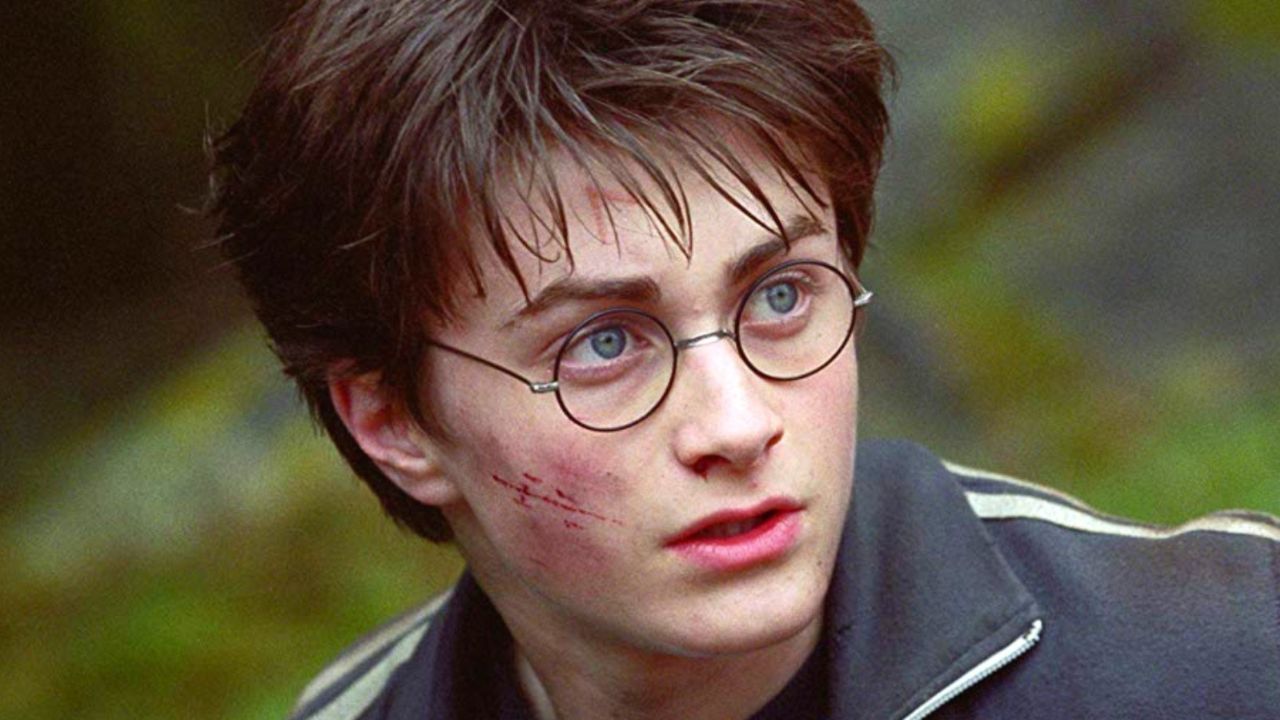 Harry Potter: Zia Marge vola sopra il Tower Bridge per festeggiare i 20 anni del terzo film della saga [VIDEO]