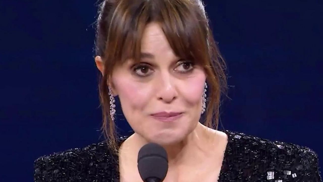 Paola Cortellesi ringrazia ironicamente la regista per averla raccomandata - Cinematographe.it