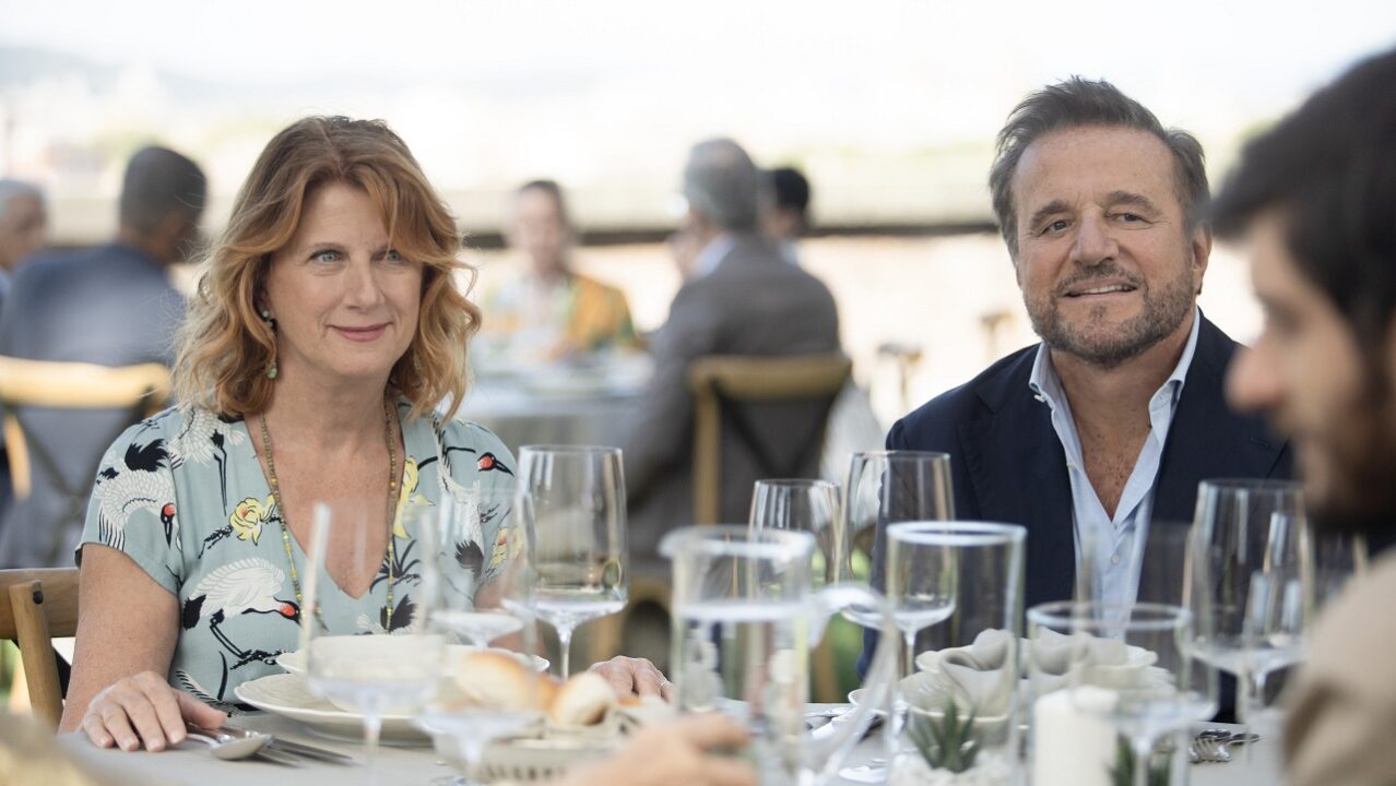 Ricchi a tutti i costi: recensione del film Netflix con Christian De Sica e Angela Finocchiaro
