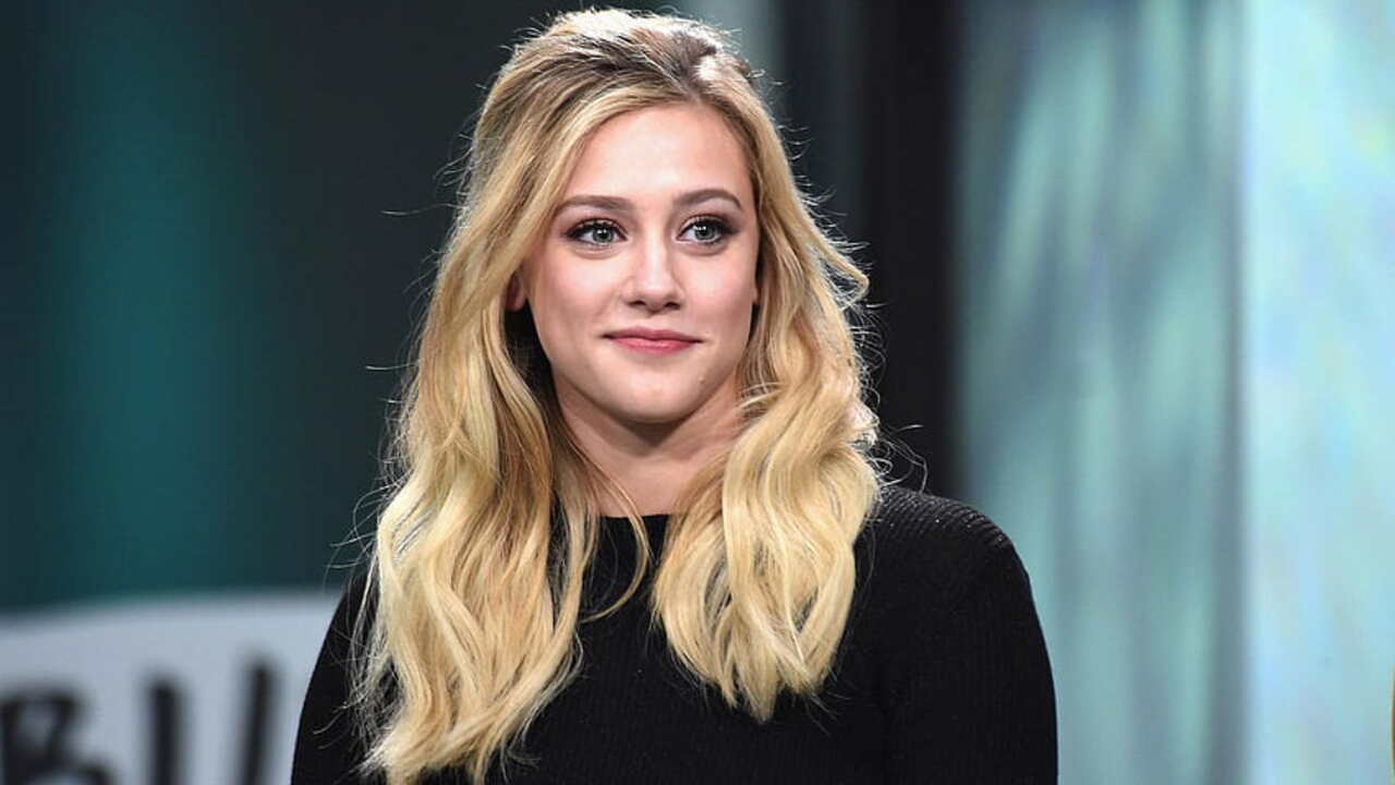 American Sweatshop: Lili Reinhart protagonista del thriller sul lato oscuro dei social media