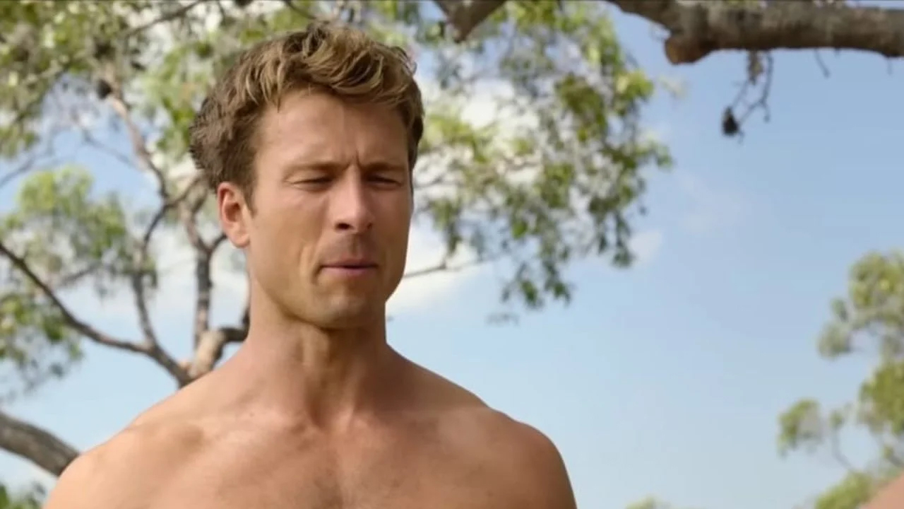 Glen Powell e Steve Zahn insieme per la prossima serie comica Chad Powers
