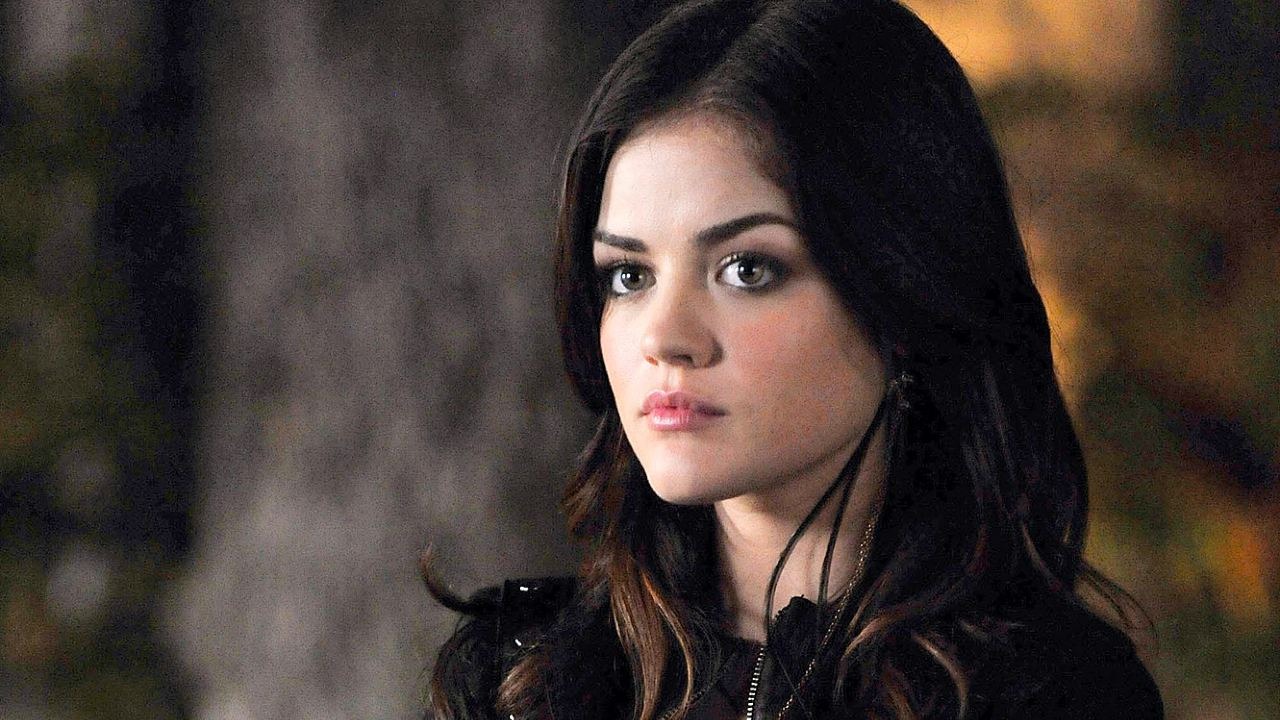Lucy Hale condivide i segreti della sua routine di benessere dopo gli anni da alcolista: “preghiera e meditazione hanno scandito i miei giorni”